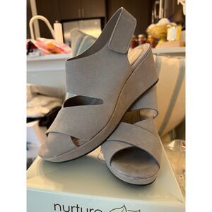 EUC Nurture Sairyn Savannah Gray Sandal 9.5 M